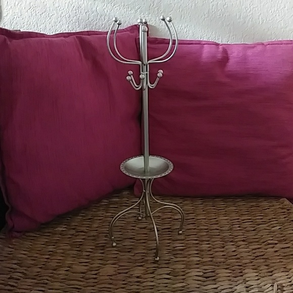 Jewelry stands metallic. - Picture 1 of 3